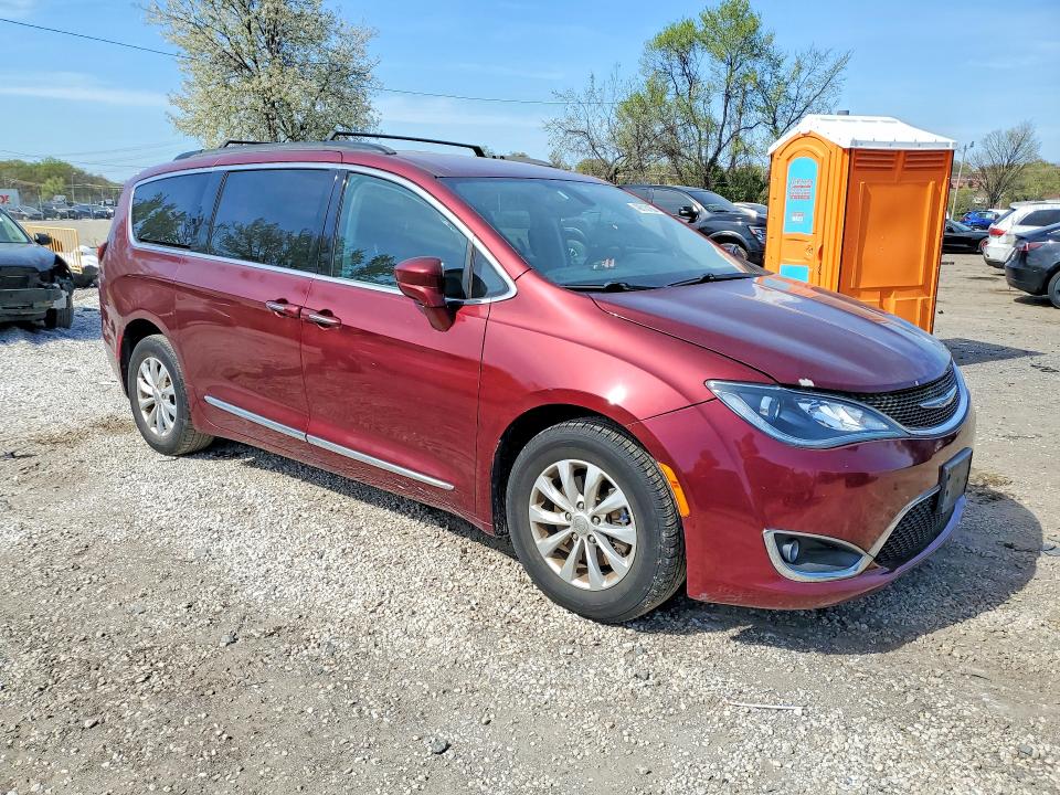 49010186 :رقم المزاد ، 2C4RC1BG1HR654411 vin ، 2017 Chrysler Pacifica مزاد بيع