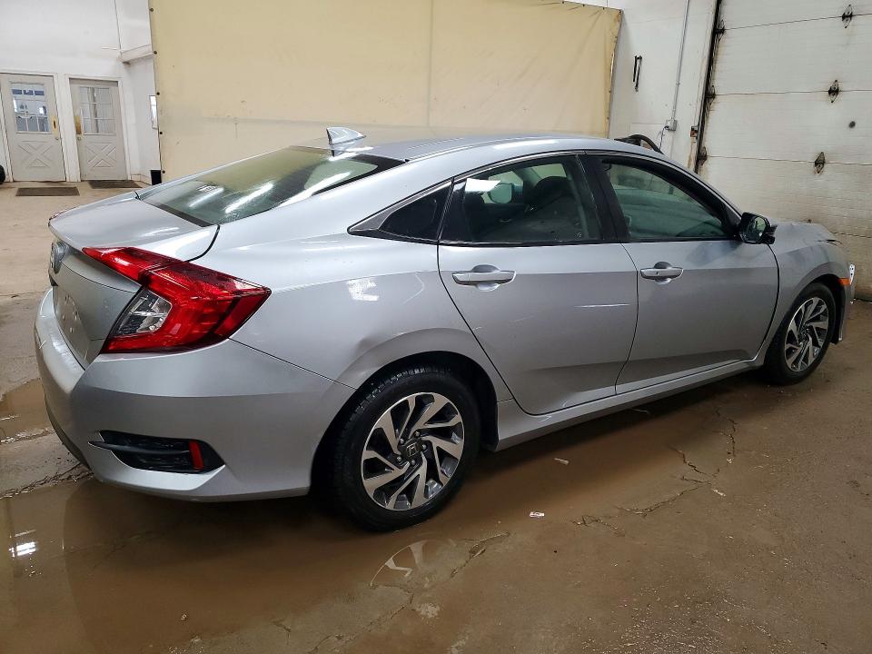 49880166 :رقم المزاد ، 19XFC2F7XJE029676 vin ، 2018 Honda Civic مزاد بيع