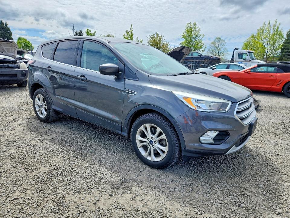 2017 Ford Escape მანქანა იყიდება აუქციონზე, vin: 1FMCU9G93HUC88185, აუქციონის ნომერი: 48693416