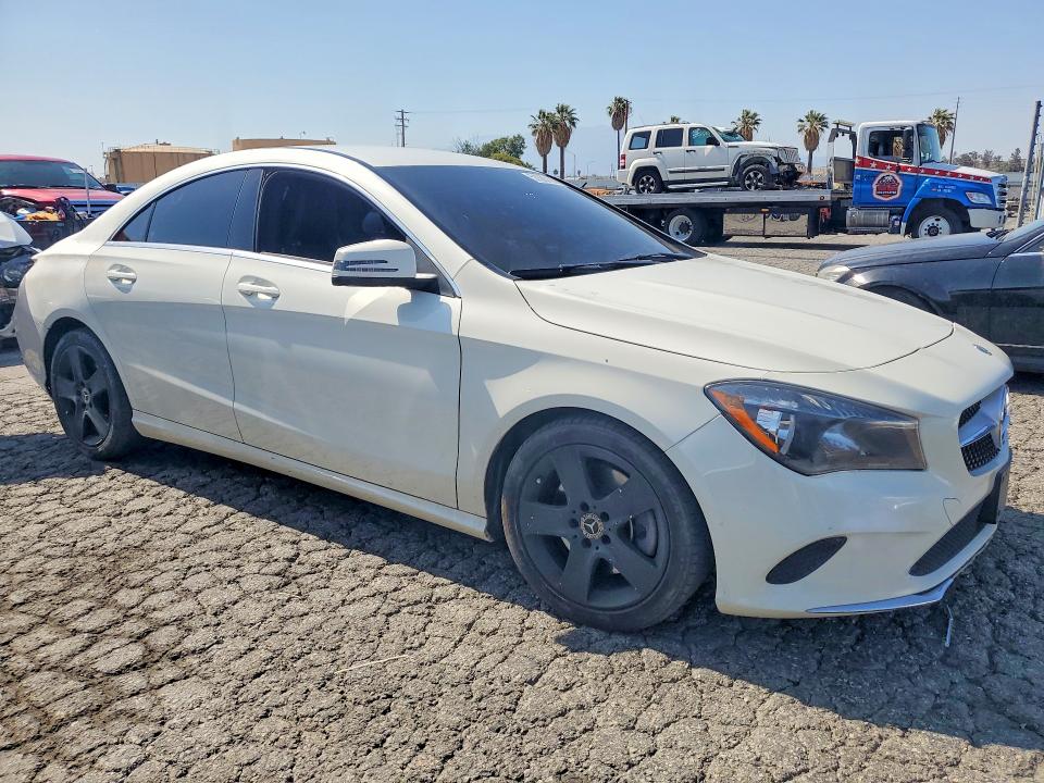 51520126 :رقم المزاد ، WDDSJ4EB5JN611806 vin ، 2018 Mercedes-benz Cla مزاد بيع