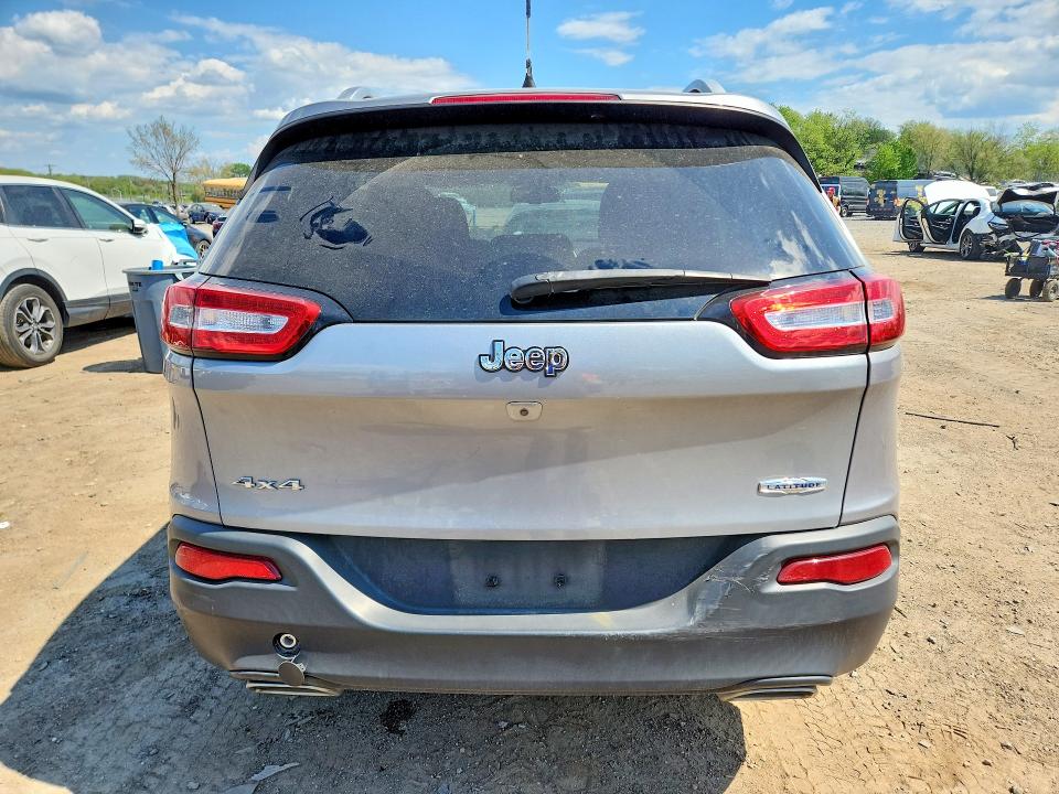 50143136 :رقم المزاد ، 1C4PJMCS8HW568375 vin ، 2017 Jeep Cherokee مزاد بيع