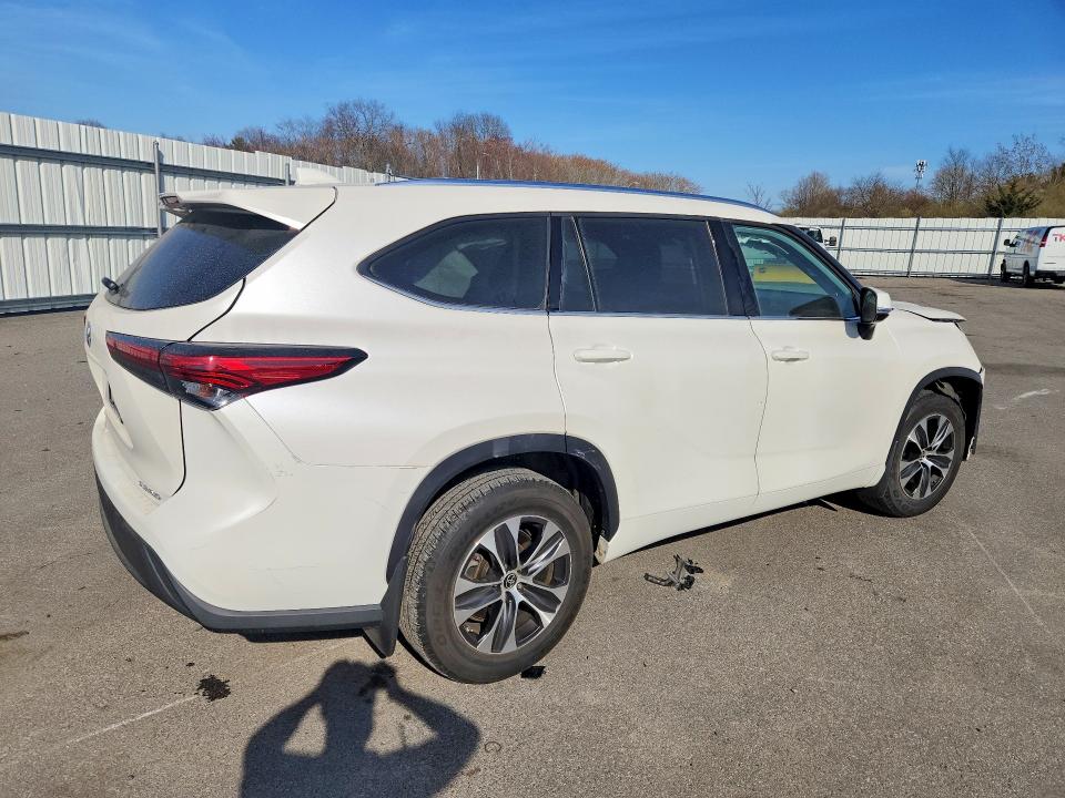 Продажа на аукционе авто 2021 Toyota Highlander, vin: 5TDGZRBH6MS130251, номер лота: 49512646
