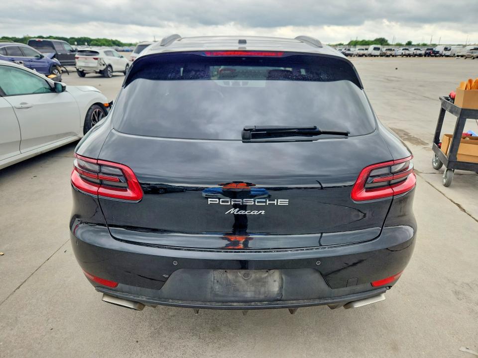 Auction sale of the 2017 Porsche Macan, vin: WP1AA2A51HLB05601, lot number: 49980436