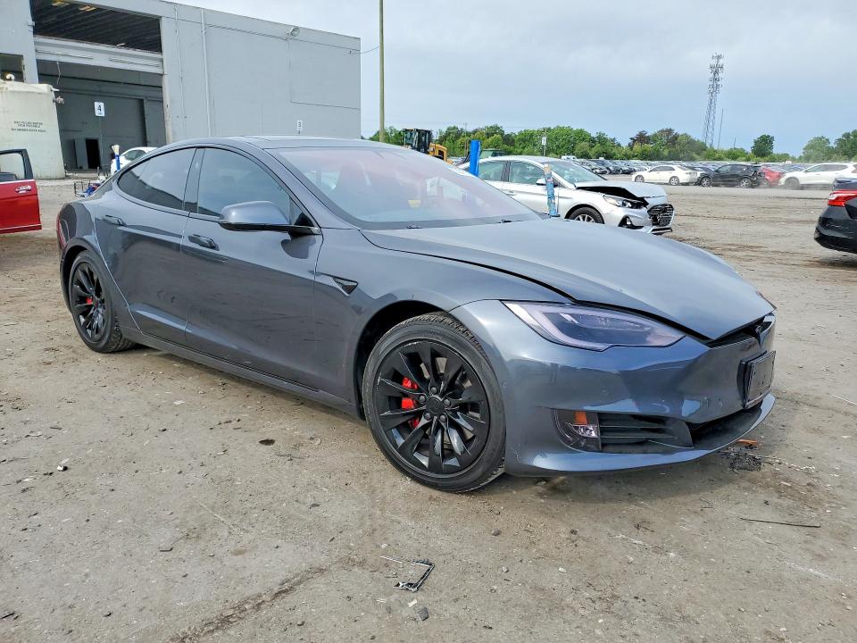50547706 :رقم المزاد ، 5YJSA1E26JF283996 vin ، 2018 Tesla Model S مزاد بيع