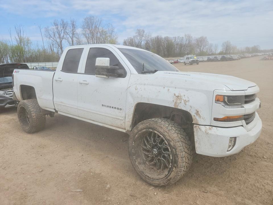 Продаж на аукціоні авто 2018 Chevrolet Silverado, vin: 1GCVKREC4JZ110618, номер лоту: 50879776