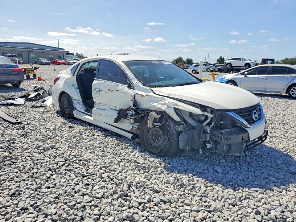 2018 Nissan Altima მანქანა იყიდება აუქციონზე, vin: 1N4AL3AP1JC140623, აუქციონის ნომერი: 49742166