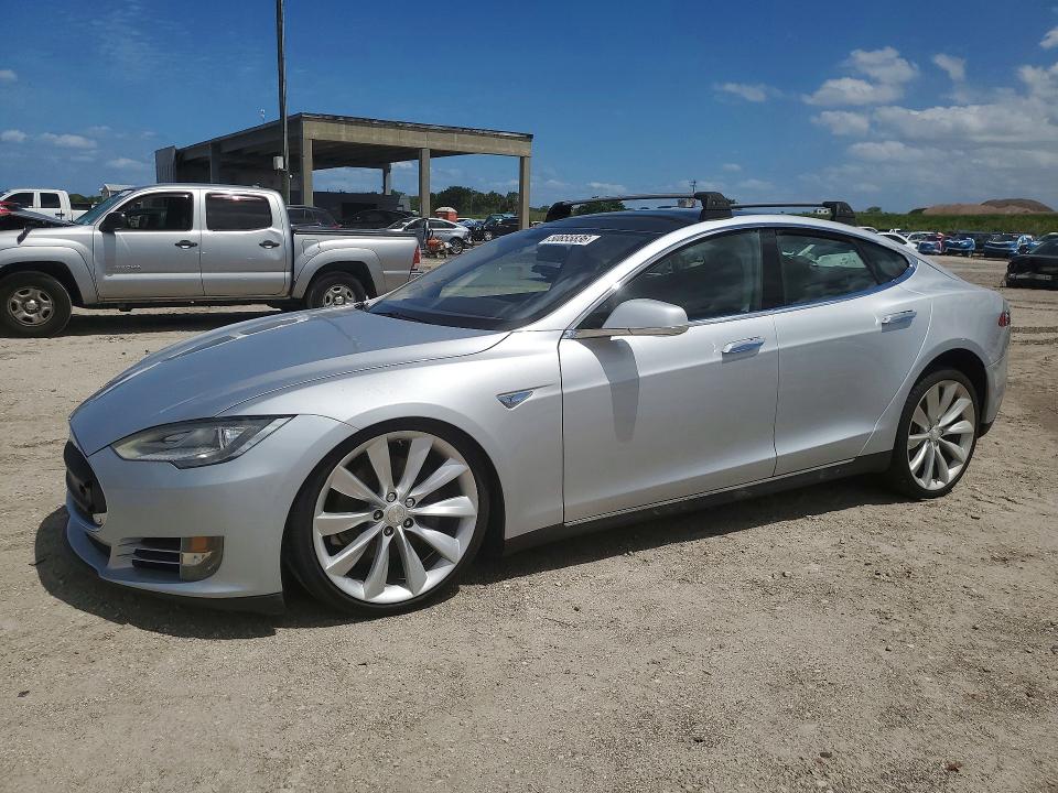 50855836 :رقم المزاد ، 5YJSA1CN4DFP04115 vin ، 2013 Tesla Model S مزاد بيع