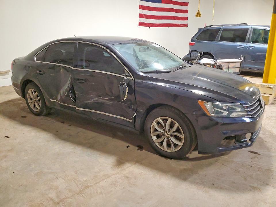 49055886 :رقم المزاد ، 1VWAT7A33HC015810 vin ، 2017 Volkswagen Passat مزاد بيع