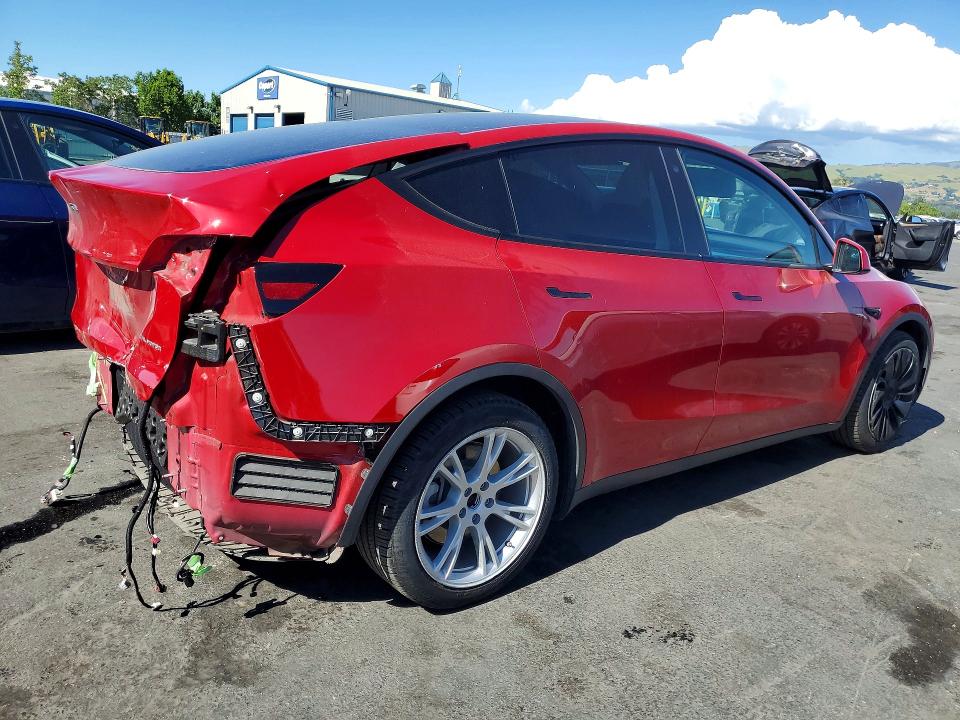 48696146 :رقم المزاد ، 7SAYGAEE1NF383306 vin ، 2022 Tesla Model Y مزاد بيع