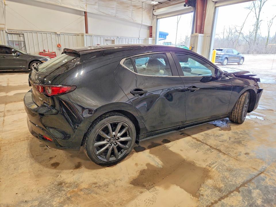 49951996 :رقم المزاد ، JM1BPAKL7M1336729 vin ، 2021 Mazda 3 مزاد بيع