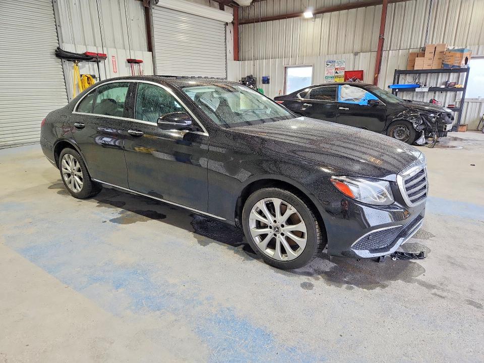 51851496 :رقم المزاد ، WDDZF4JB2JA428425 vin ، 2018 Mercedes-benz E مزاد بيع