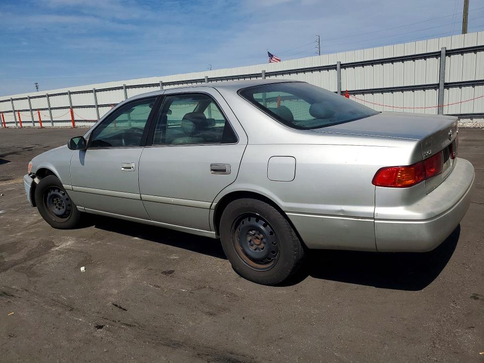 50631286 :رقم المزاد ، 4T1BF28K0YU111026 vin ، 2000 Toyota Camry مزاد بيع