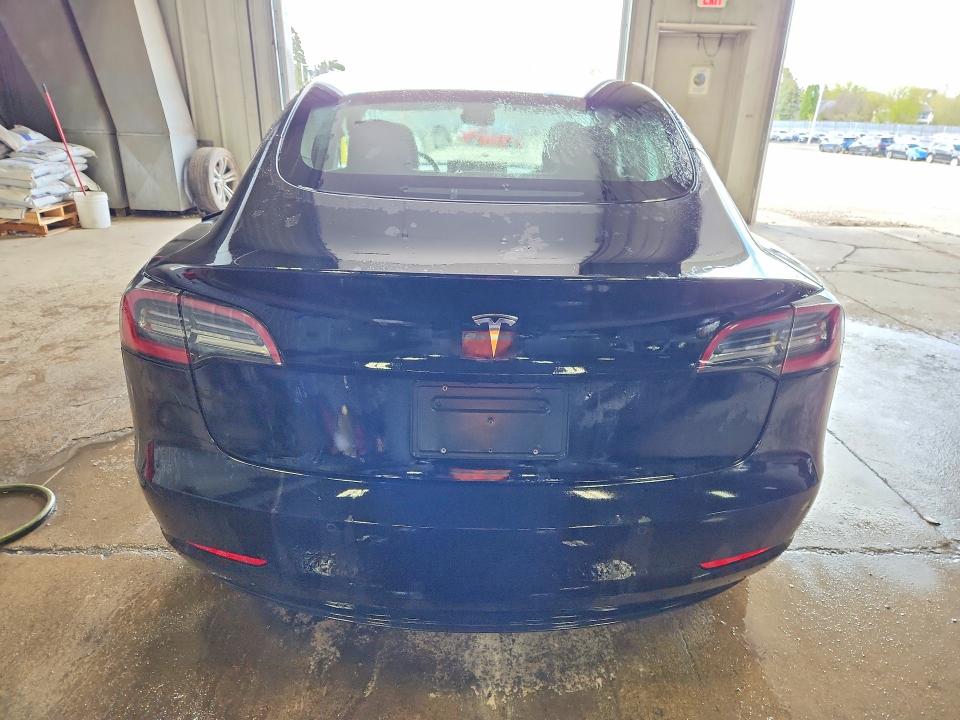 51615286 :رقم المزاد ، 5YJ3E1EAXNF371651 vin ، 2022 Tesla Model 3 مزاد بيع