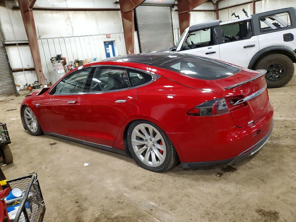 47388206 :رقم المزاد ، 5YJSA1V43FF097373 vin ، 2015 Tesla Model S مزاد بيع