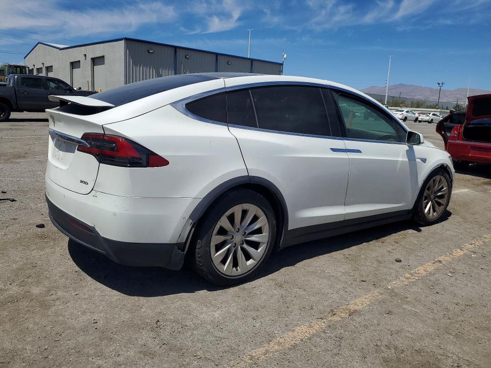 50401626 :رقم المزاد ، 5YJXCBE25GF022017 vin ، 2016 Tesla Model X مزاد بيع