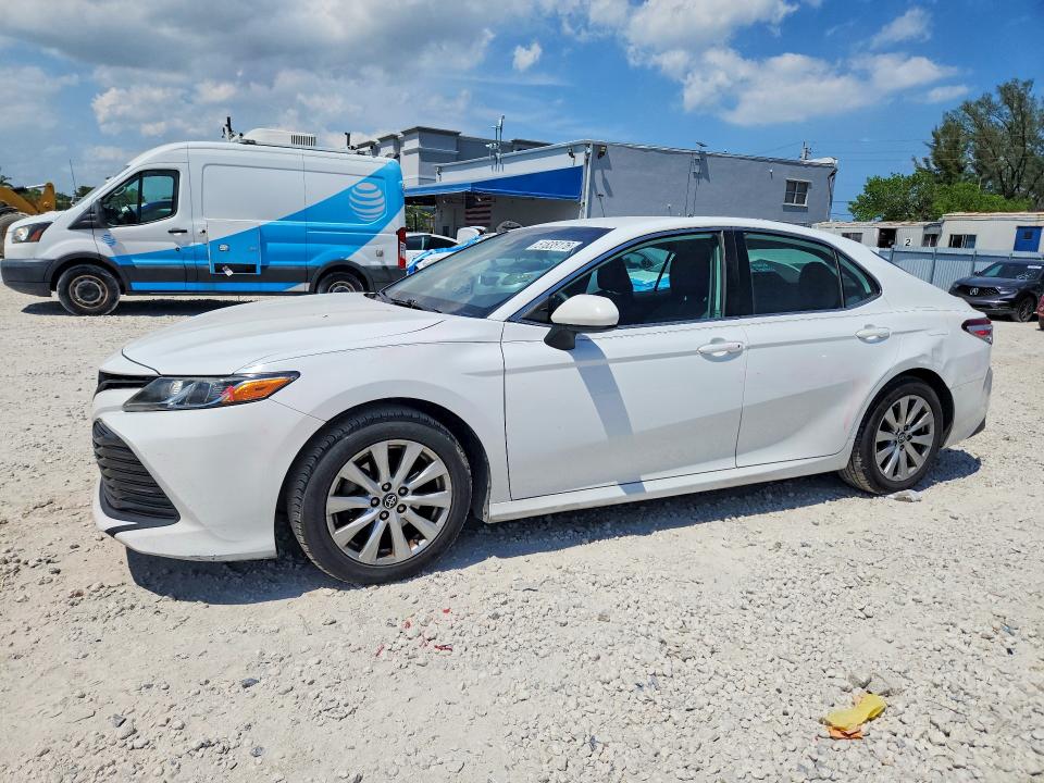 51835176 :رقم المزاد ، 4T1B11HK3KU741753 vin ، 2019 Toyota Camry مزاد بيع