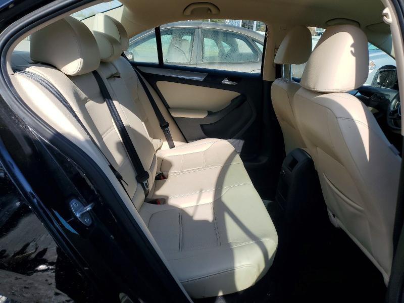 48737686 :رقم المزاد ، 3VWDB7AJ6JM236045 vin ، 2018 Volkswagen Jetta مزاد بيع
