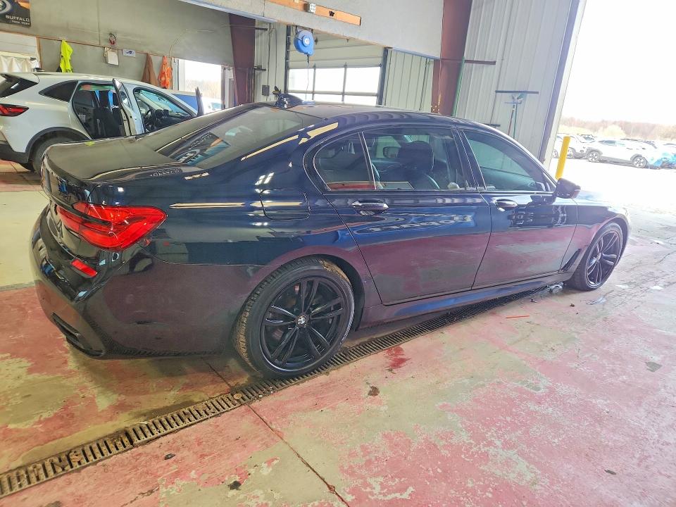2017 Bmw 750 მანქანა იყიდება აუქციონზე, vin: WBA7F2C58HG422064, აუქციონის ნომერი: 49186586