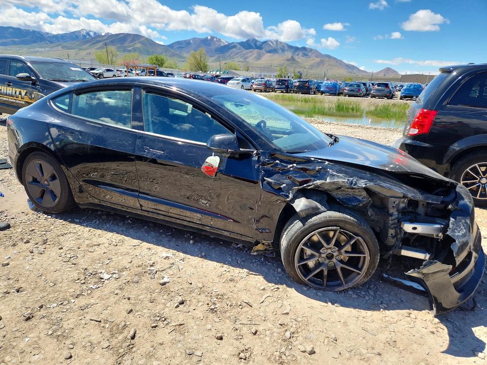 2023 Tesla Model 3 მანქანა იყიდება აუქციონზე, vin: 5YJ3E1EB1PF633858, აუქციონის ნომერი: 49860036