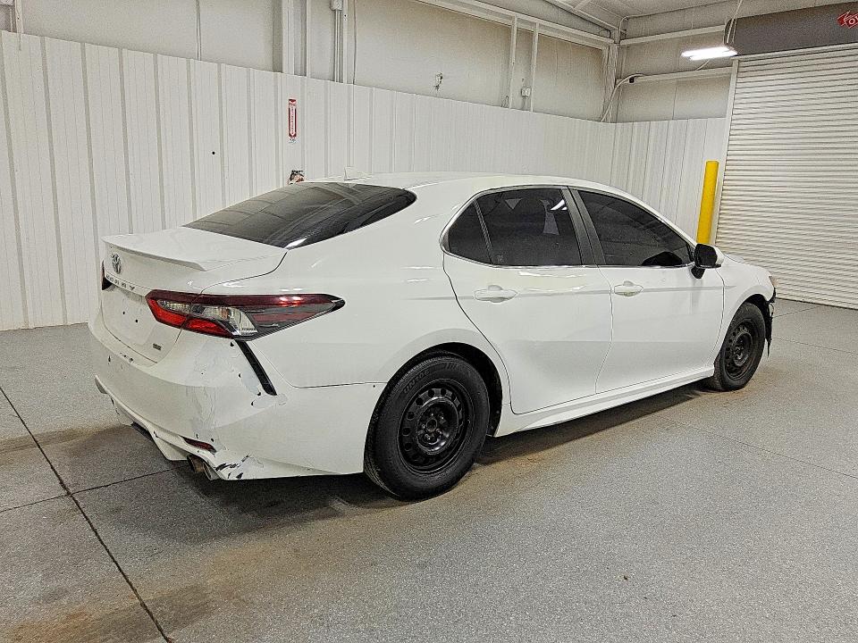 50723236 :رقم المزاد ، 4T1G11AK0MU543957 vin ، 2021 Toyota Camry مزاد بيع