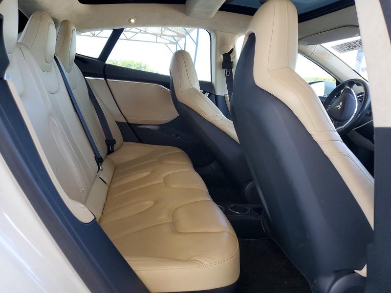Продажа на аукционе авто 2015 Tesla Model S, vin: 5YJSA1E23FF116633, номер лота: 49614926