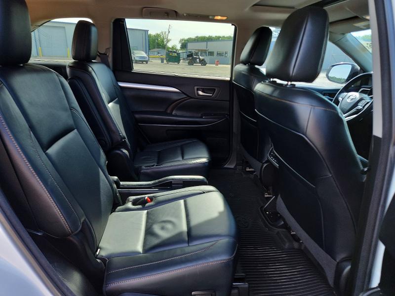 Продаж на аукціоні авто 2018 Toyota Highlander, vin: 5TDKZRFH4JS533077, номер лоту: 51992076