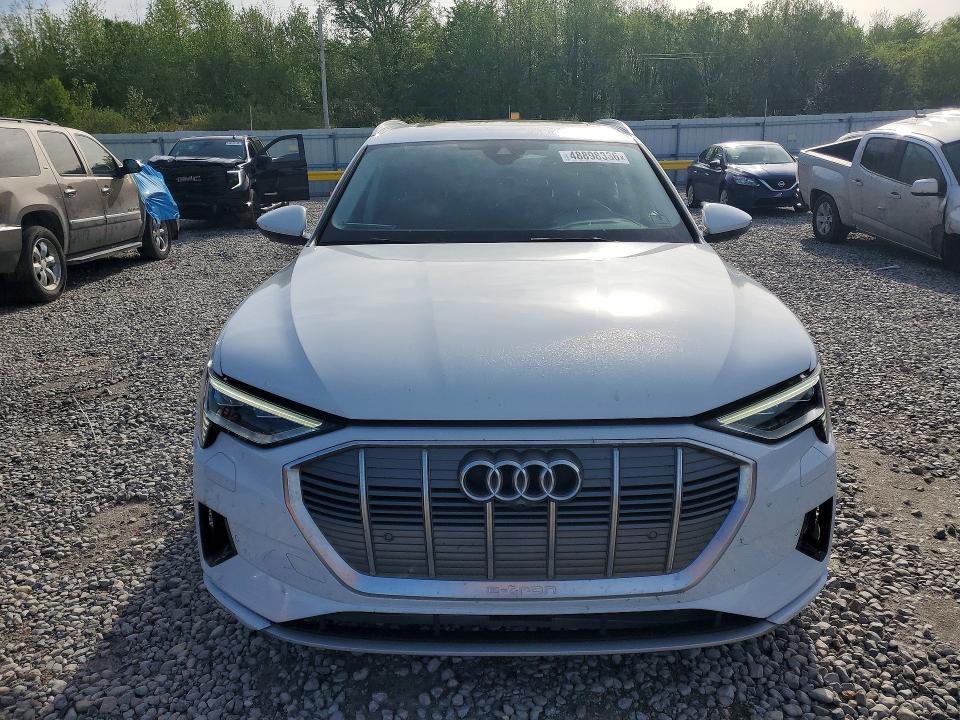 2022 Audi E-tron მანქანა იყიდება აუქციონზე, vin: WA1LAAGE4NB032523, აუქციონის ნომერი: 48898336