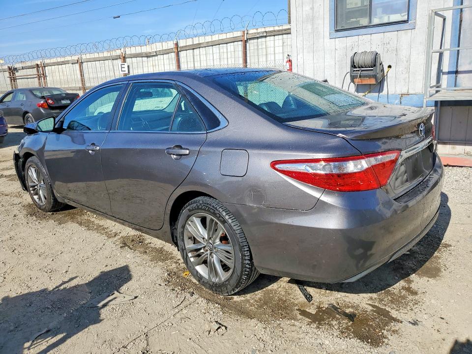 50988526 :رقم المزاد ، 4T1BF1FK7GU202399 vin ، 2016 Toyota Camry مزاد بيع