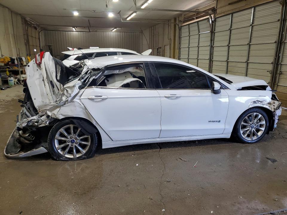 50453366 :رقم المزاد ، 3FA6P0LU9HR325770 vin ، 2017 Ford Fusion مزاد بيع