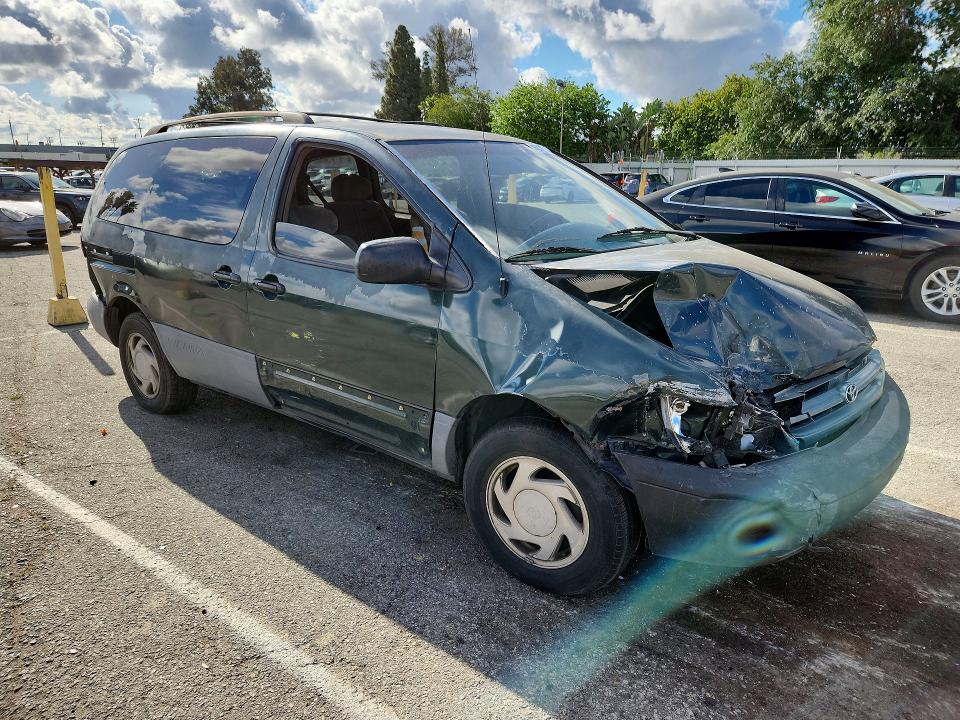 Продажа на аукционе авто 2000 Toyota Sienna, vin: 4T3ZF13C6YU263103, номер лота: 49473586