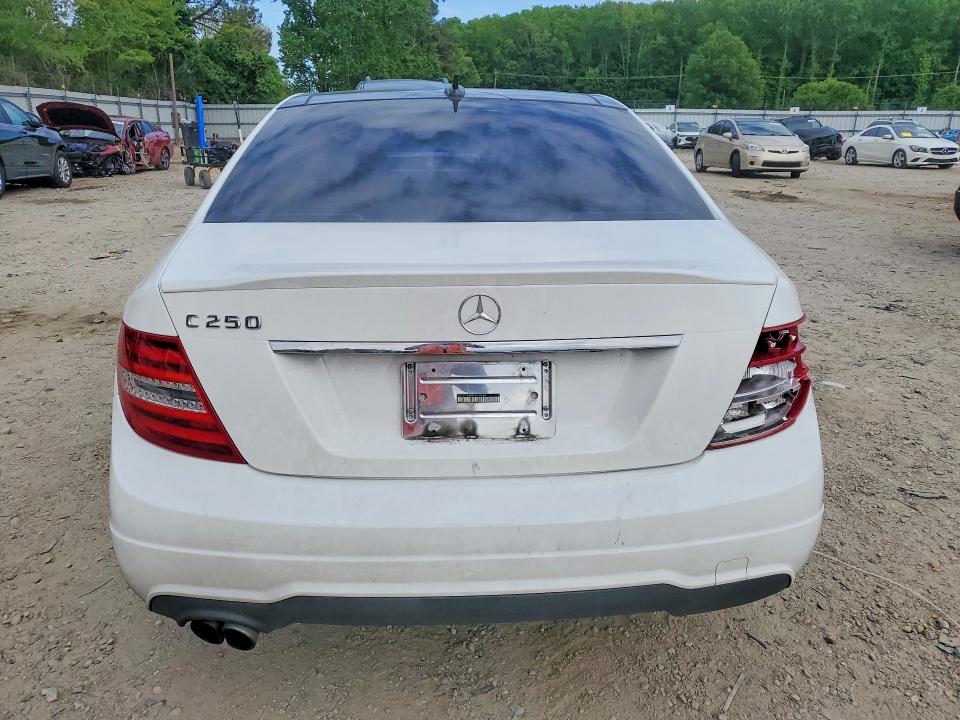 Продаж на аукціоні авто 2014 Mercedes-benz C, vin: WDDGF4HB9EA939889, номер лоту: 51946296