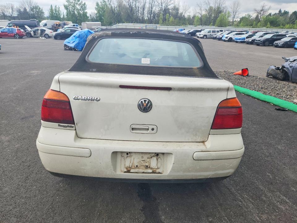 51211796 :رقم المزاد ، 3VWCC21V11M807231 vin ، 2001 Volkswagen Cabrio مزاد بيع