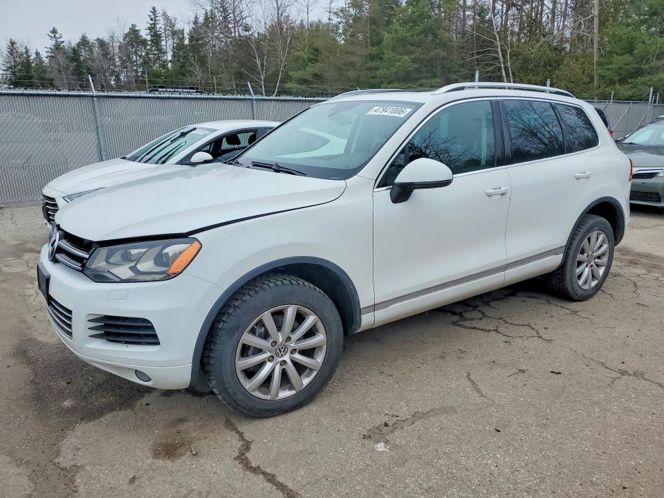 47941006 :رقم المزاد ، WVGEF9BP5ED003586 vin ، 2014 Volkswagen Touareg مزاد بيع