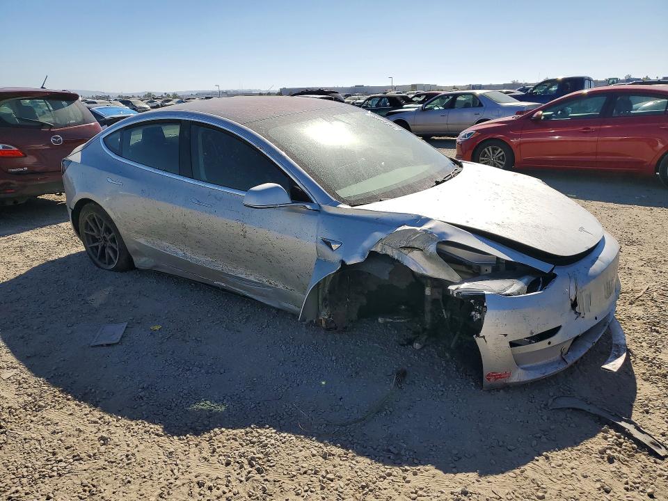 49284596 :رقم المزاد ، 5YJ3E1EA5JF005249 vin ، 2018 Tesla Model 3 مزاد بيع