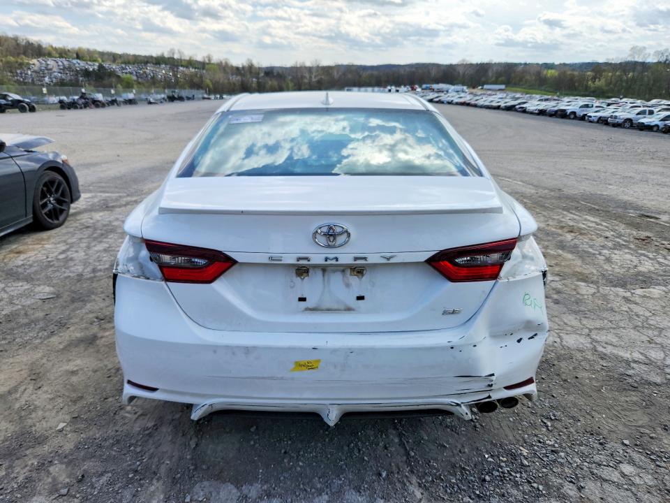 49331136 :رقم المزاد ، 4T1T11AK2NU702798 vin ، 2022 Toyota Camry مزاد بيع