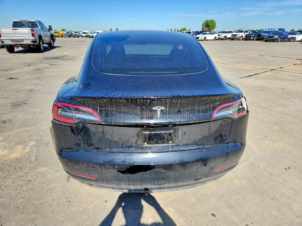 48835856 :رقم المزاد ، 5YJ3E1EAXJF057783 vin ، 2018 Tesla Model 3 مزاد بيع