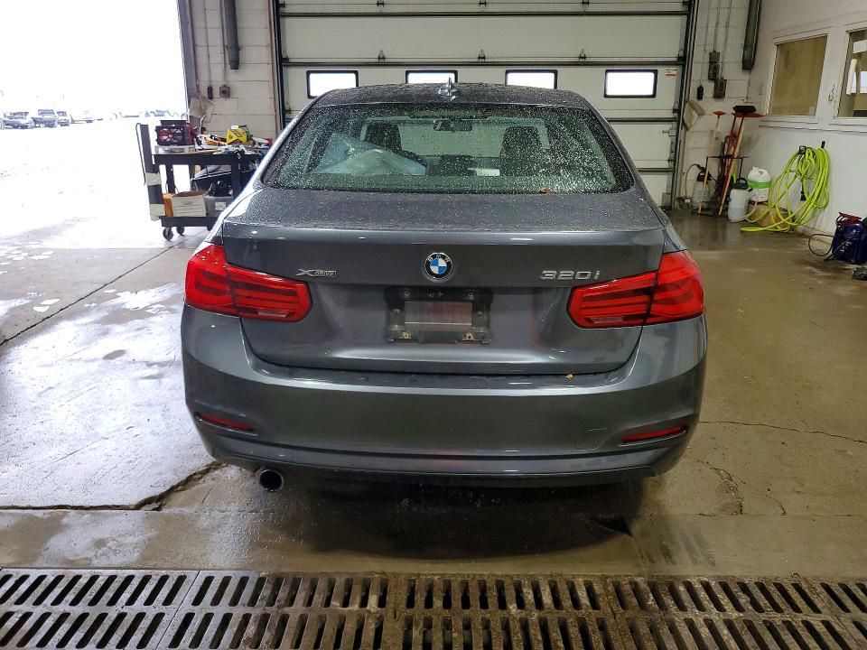 51118706 :رقم المزاد ، WBA8E5G36HNU44397 vin ، 2017 Bmw 320 مزاد بيع