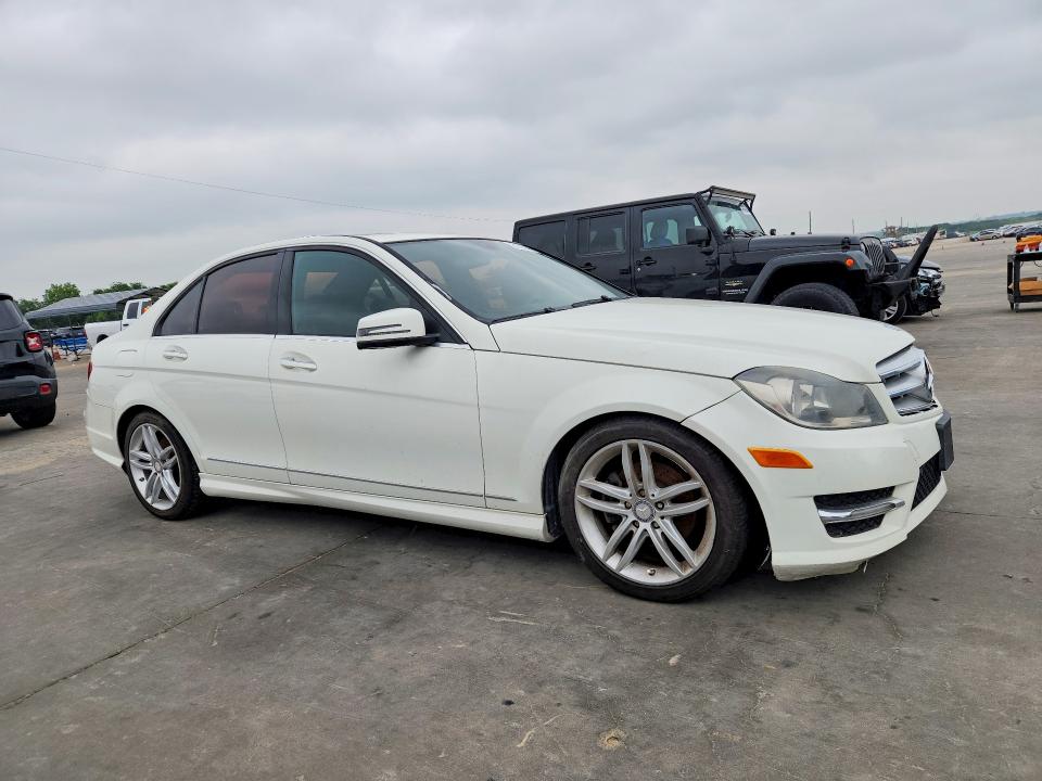 Продаж на аукціоні авто 2012 Mercedes-benz C, vin: WDDGF4HB8CR203010, номер лоту: 51593946
