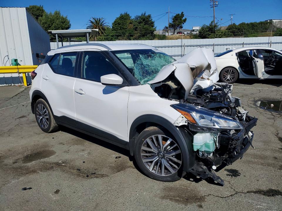 50194516 :رقم المزاد ، 3N1CP5CV4ML546891 vin ، 2021 Nissan Kicks مزاد بيع