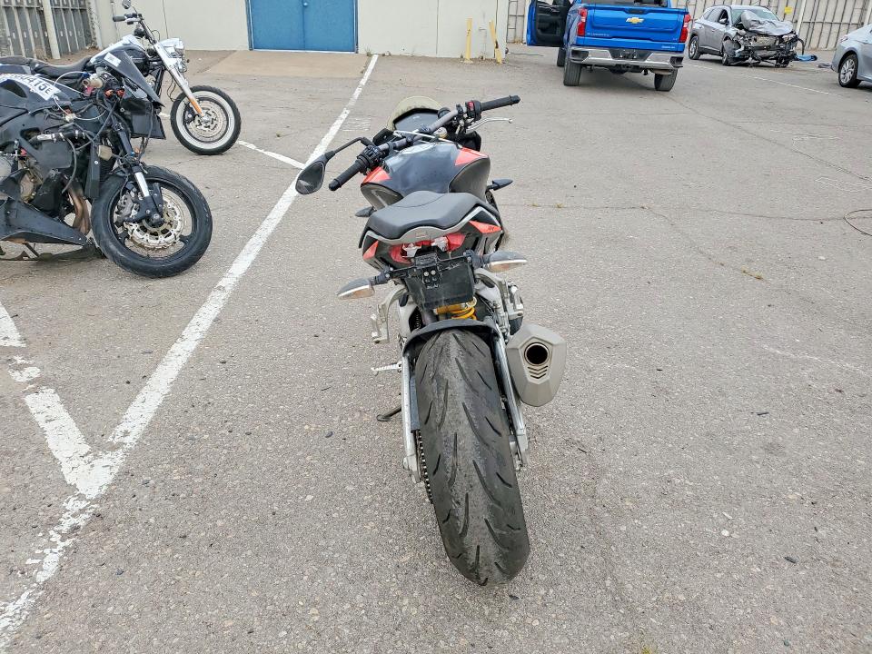 48161316 :رقم المزاد ، ZD4KGU009HS000028 vin ، 2017 Aprilia Tuono مزاد بيع
