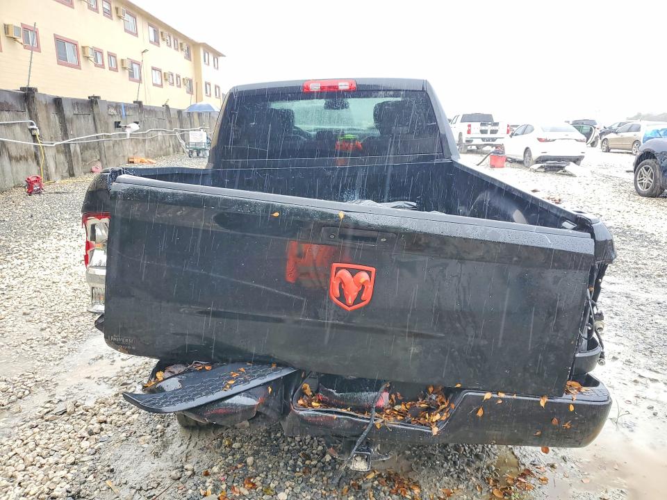 48563986 :رقم المزاد ، 1C6RR6FG4JS188569 vin ، 2018 Ram 1500 مزاد بيع