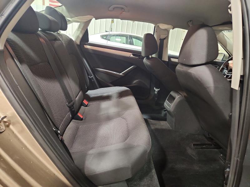 51622076 :رقم المزاد ، 1VWAT7A37GC024461 vin ، 2016 Volkswagen Passat مزاد بيع
