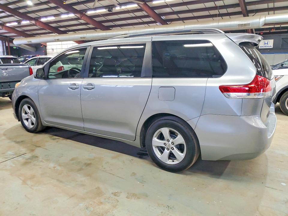 2011 Toyota Sienna მანქანა იყიდება აუქციონზე, vin: 5TDKK3DC2BS156713, აუქციონის ნომერი: 48600276