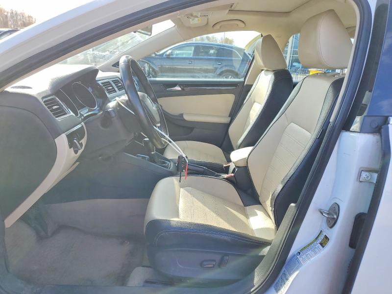 50065356 :رقم المزاد ، 3VWL17AJ7FM309851 vin ، 2015 Volkswagen Jetta مزاد بيع