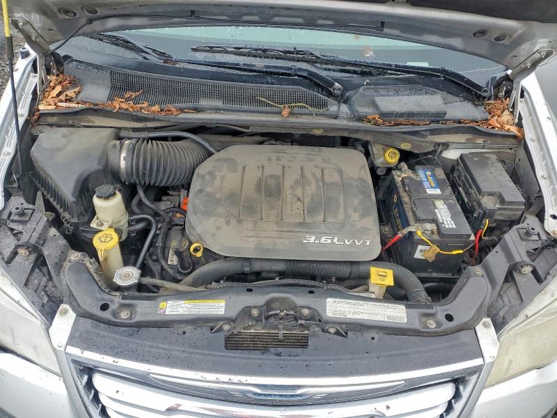 48523146 :رقم المزاد ، 2A4RR5DG4BR687598 vin ، 2011 Chrysler Town & Country مزاد بيع