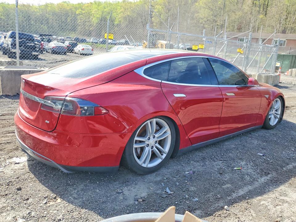 49763776 :رقم المزاد ، 5YJSA4H13FF082004 vin ، 2015 Tesla Model S مزاد بيع
