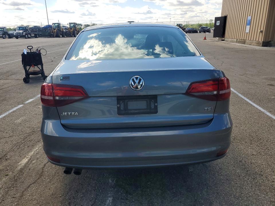 53772636 :رقم المزاد ، 3VW2B7AJXHM270488 vin ، 2017 Volkswagen Jetta مزاد بيع