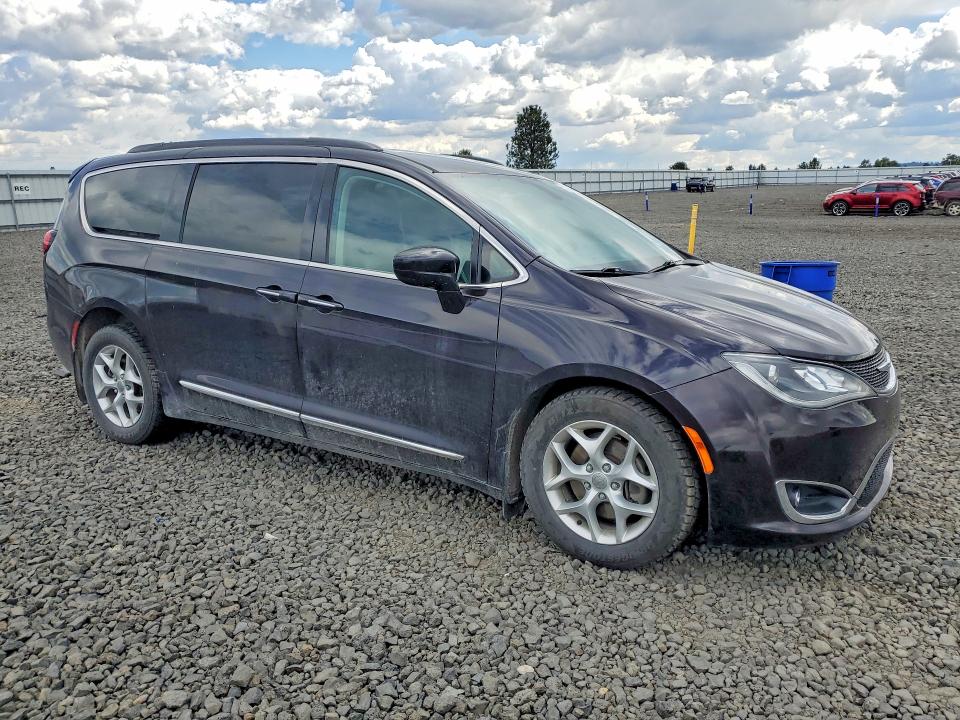 2017 Chrysler Pacifica მანქანა იყიდება აუქციონზე, vin: 2C4RC1BG1HR553093, აუქციონის ნომერი: 51367436