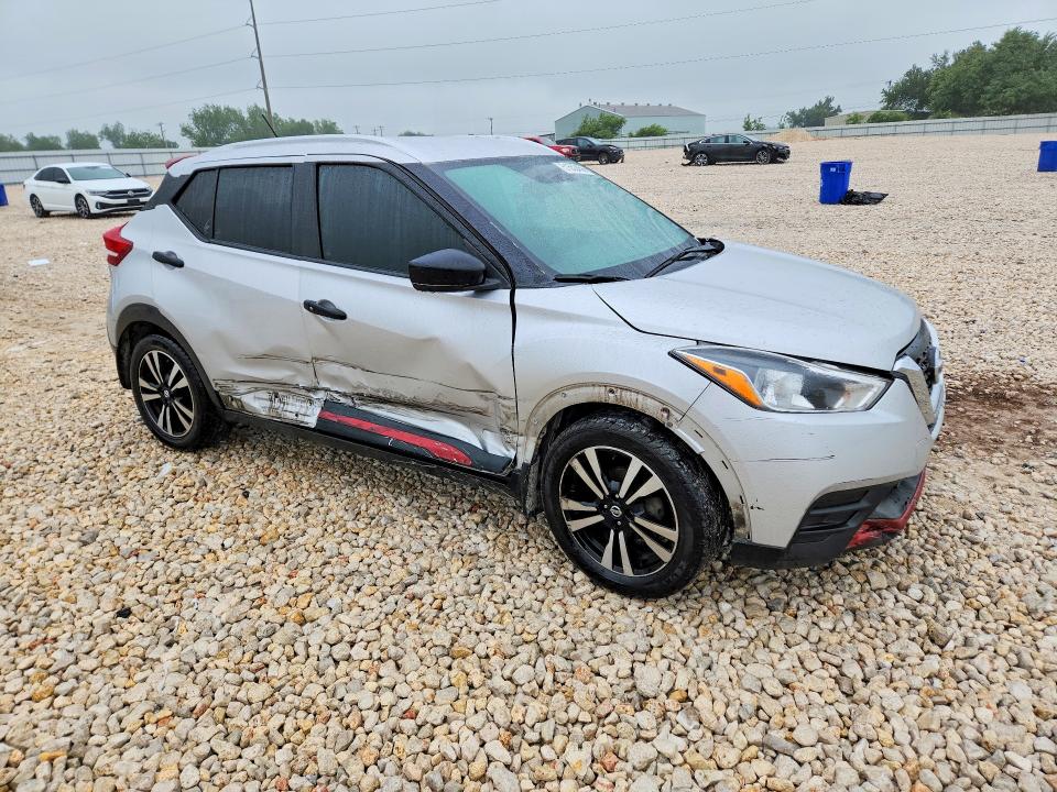 51553456 :رقم المزاد ، 3N1CP5CUXJL545375 vin ، 2018 Nissan Kicks مزاد بيع