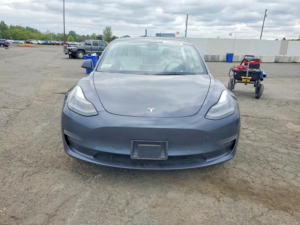 51658096 :رقم المزاد ، 5YJ3E1EBXNF355409 vin ، 2022 Tesla Model 3 مزاد بيع